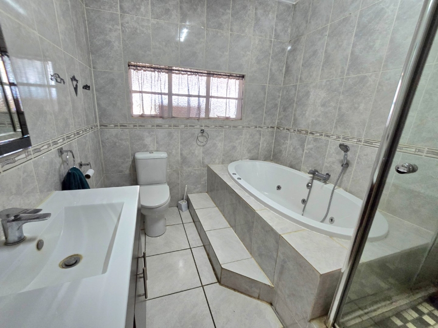 5 Bedroom Property for Sale in Bethlehem Rural Free State